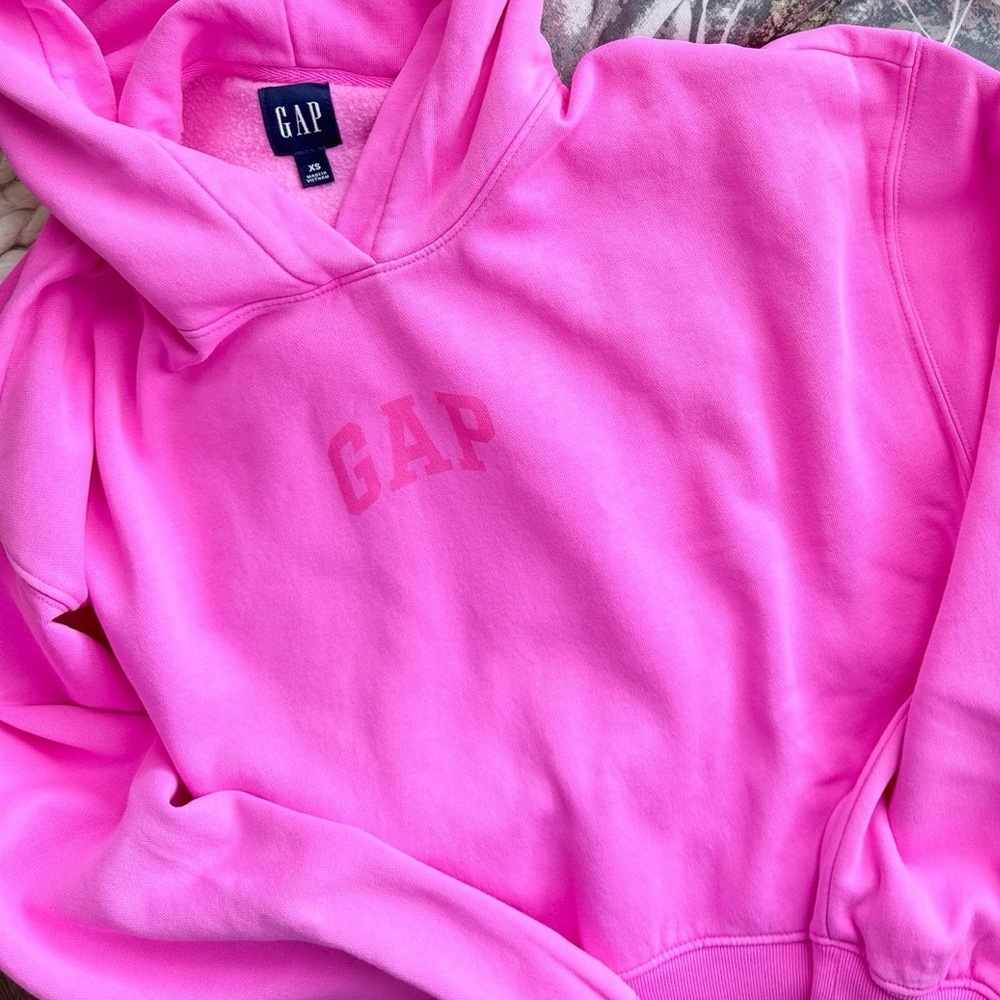 Like New GAP Vintage Soft Arch Logo Cropped Hoodie Neon Pink / SIZE XS